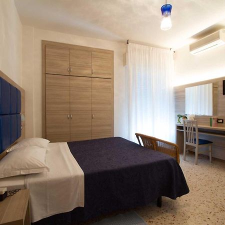 Hotel Onda Marina Misano Adriatico Exterior foto