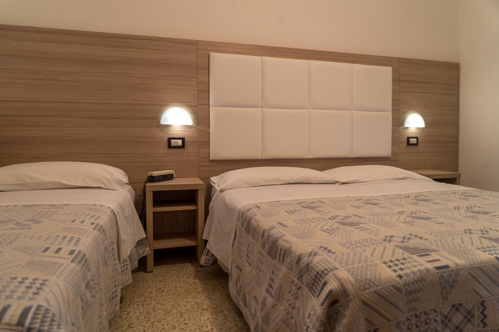 Hotel Onda Marina Misano Adriatico Habitación foto